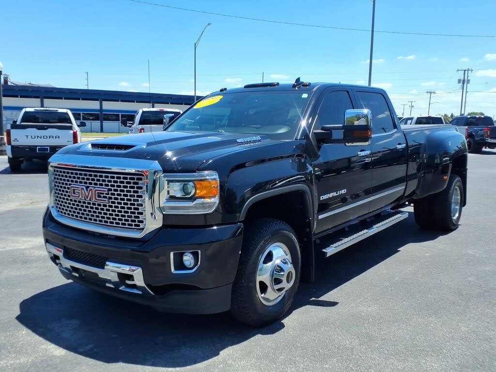 2017 GMC Sierra 4WD Crew Cab Long Box Denali's photo