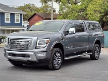 2023 Nissan Titan Platinum Reserve w/ Moonroof Package