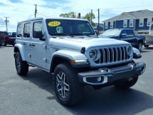 2024 Jeep Wrangler Unlimited Sahara AWD/4WD